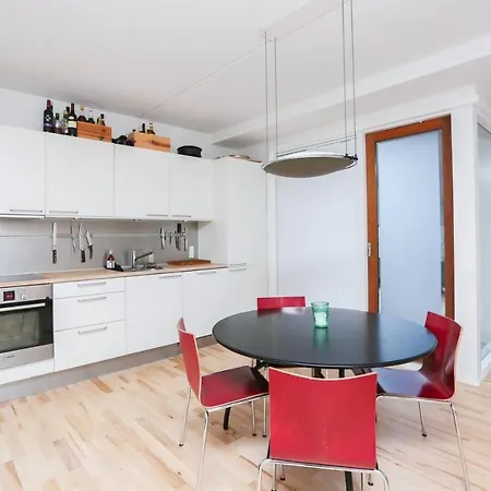 Beautiful One-bedroom Right At The Canal *